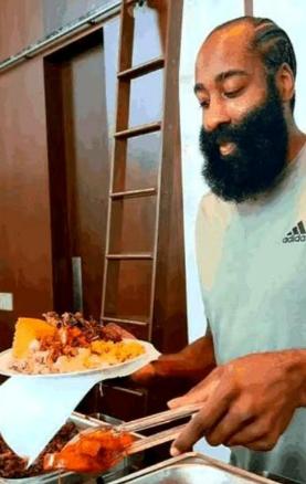 刮一次胡子，违约金13亿，这不是玩笑，是詹姆斯·哈登与阿迪达斯签下的卖身契。 