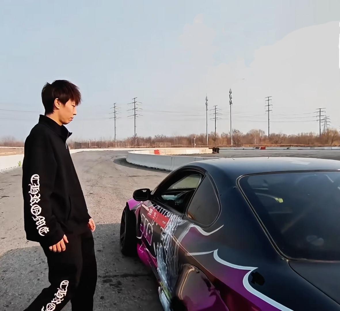 做你想做，随心而行。退出国家队后，林高远生活的也很充实，赛车网球美食等等样样搞