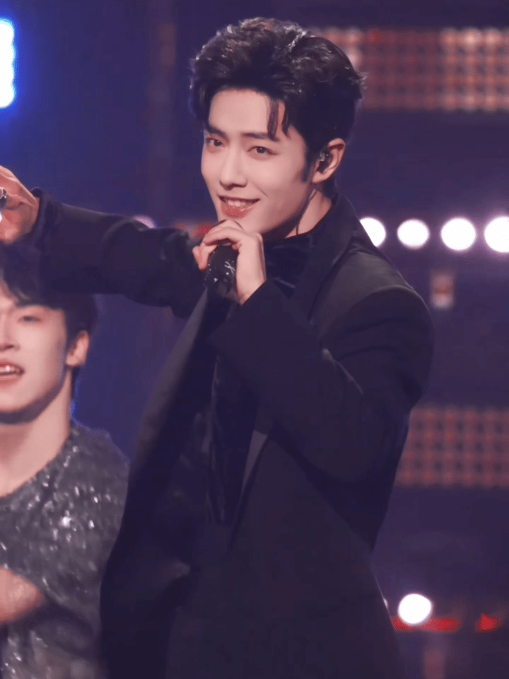 肖战救援服造型路透高糊都抵挡不住的帅气