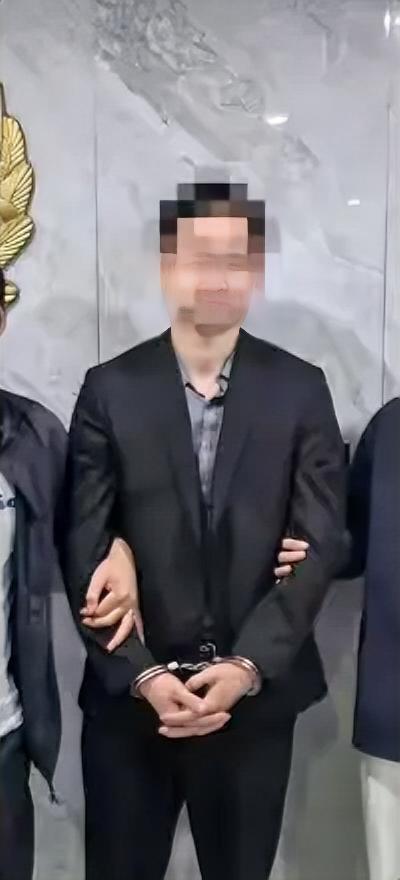5月16日鲁网潍坊报道，湖南八旬老人提着170万“现金”去银行存钱，谁知工作人员