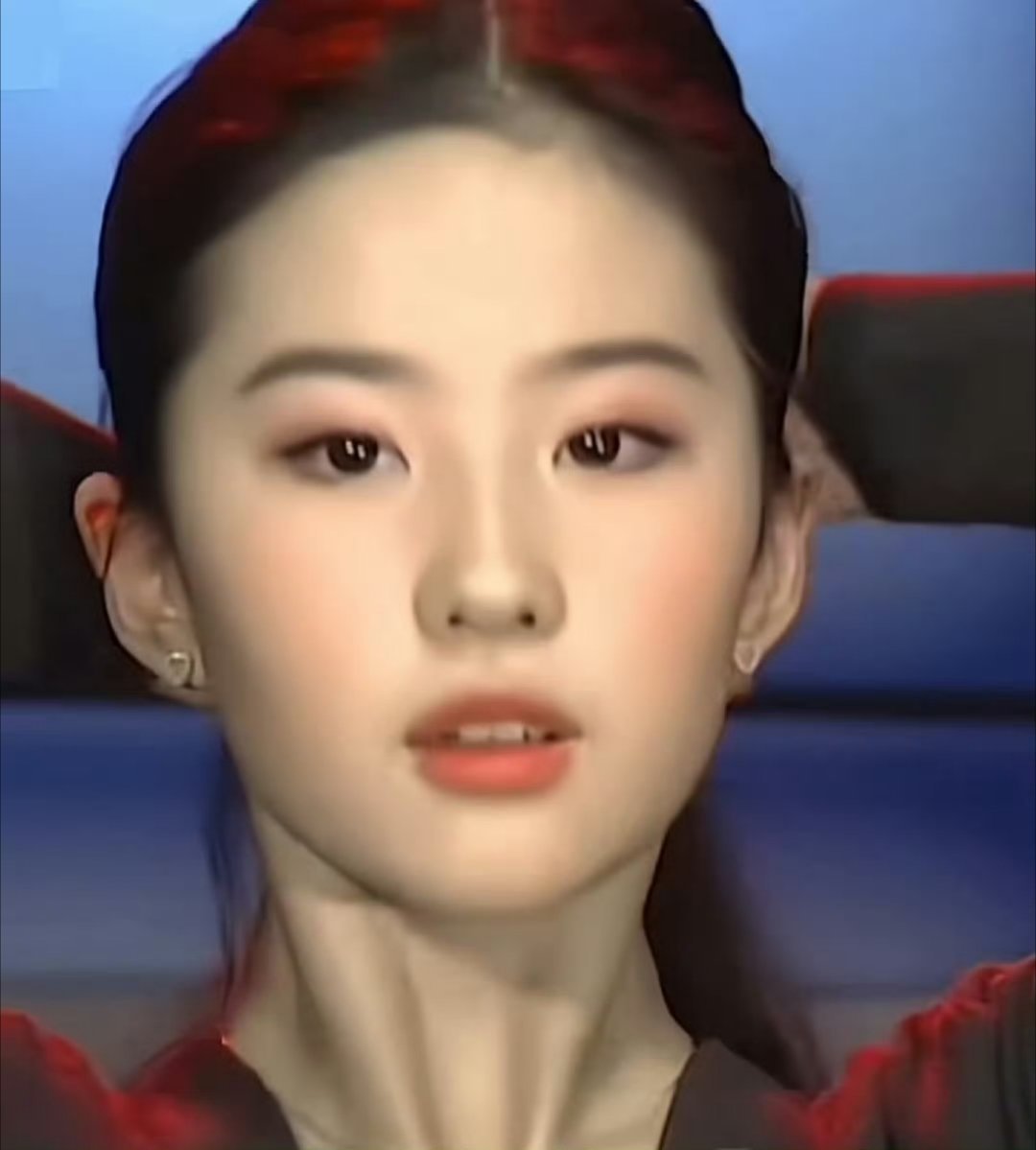 刘亦菲舌头是心形的刘亦菲：我只是正常吐了个舌头网友：这也太萌了吧