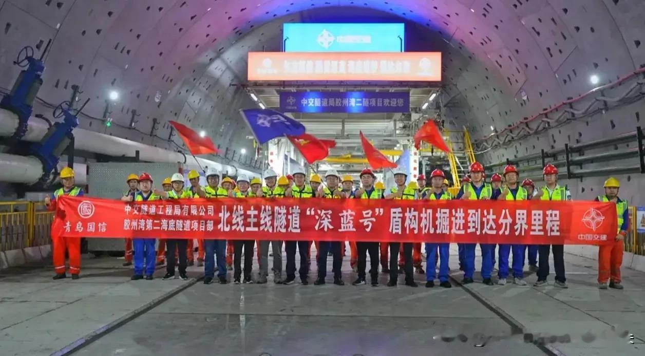 刚刚，青岛干成了一件大事！海底近百米，“穿海神器”破土而出！这绝对是让所有青