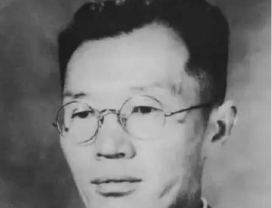 1942年，万毅被捕，蒋介石密令处决他，万毅顿找了根绳子，翻墙出逃，谁知，刚出玉