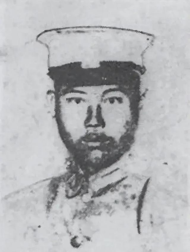 1935年，张学良听说王家烈没有坐过飞机，就邀请他在天上飞一圈，谁知王家烈一上飞