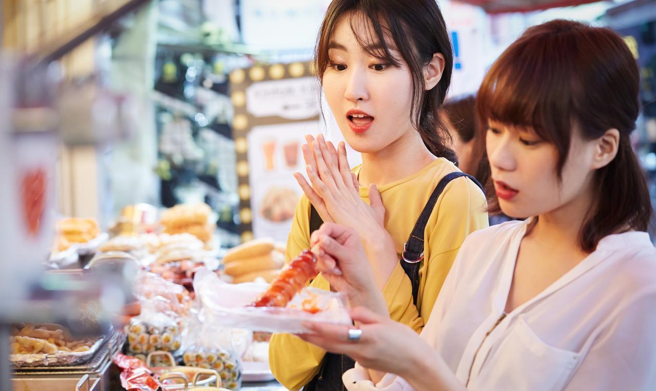 苹果免费送，一年赚70万！美女开了一家水果店，开业时她搞了一个活动：交39元成