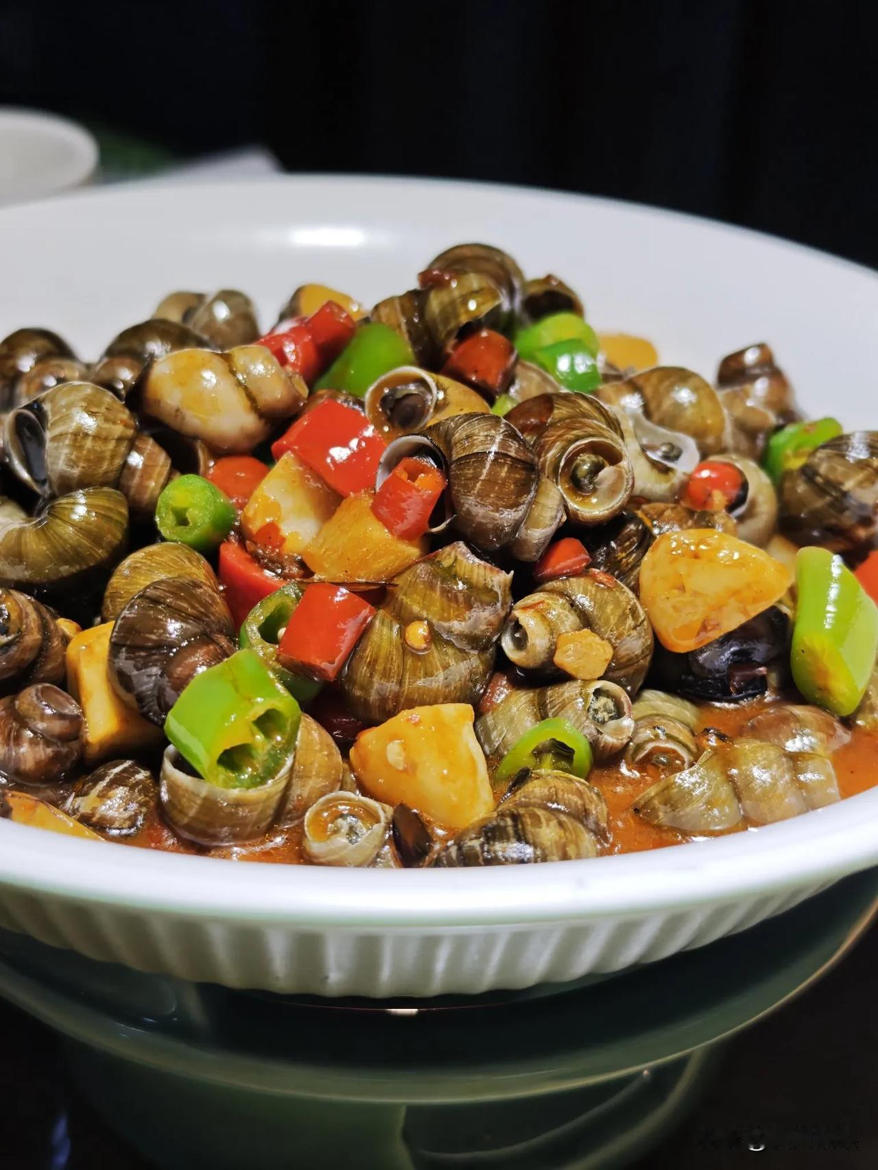 这两天在宁波、上海旅行，发现当地人春天都超爱吃螺蛳。作为生活在海边的人，平时基本