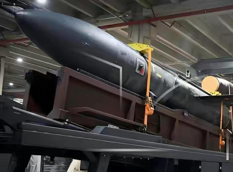 核战阴云，笼罩欧洲！目前的欧洲，再度处在失控的边缘。乌克兰趁夜袭击俄罗斯黑海