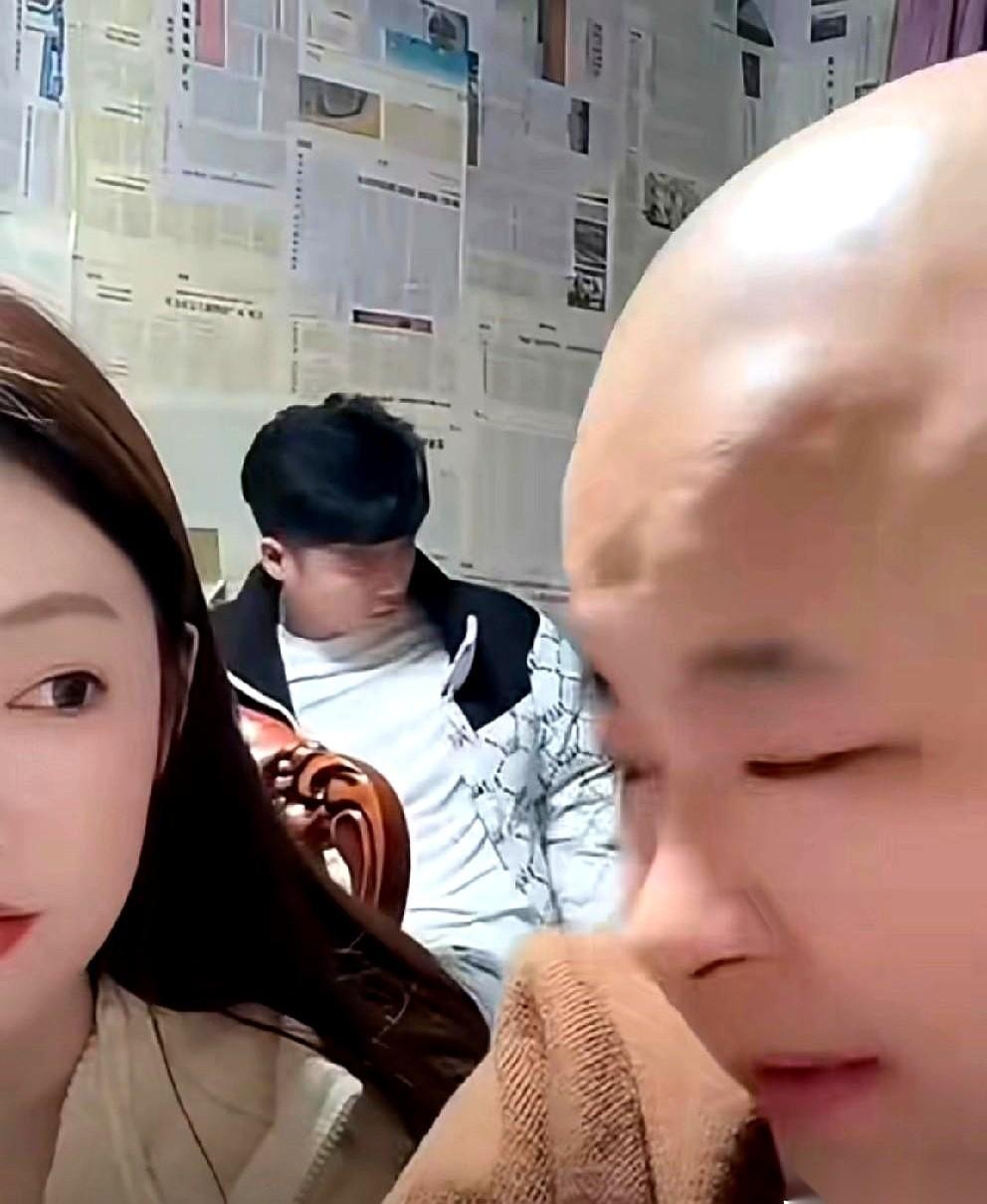 等着吧，就十天。不超过十天，他就要跟那个沈阳的火锅店老板官宣了。别问我怎么知