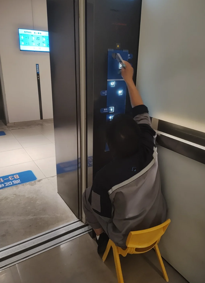 这老太太还真不是一般人，起码上海2套房子