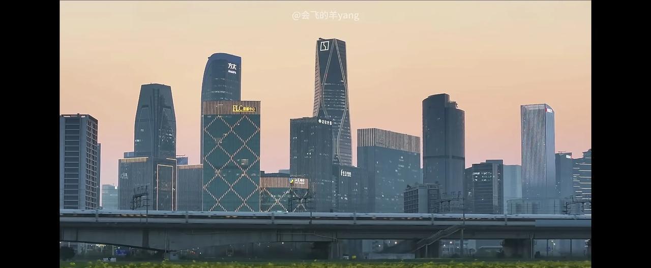都发达成这样了，在中国也只能排第五！中国萧山新城。虽然，以前杭州主城区事业单位招