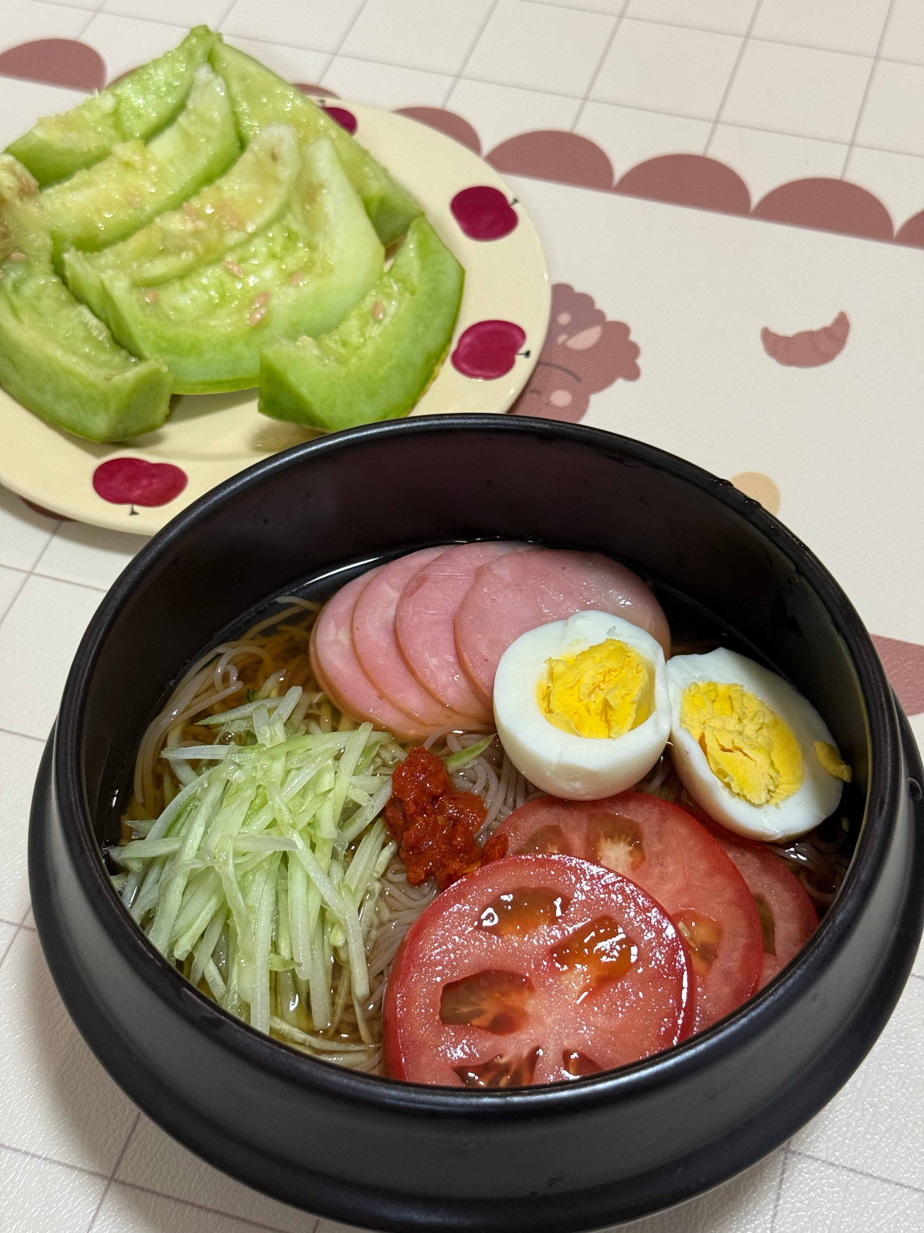 今日晚餐：冷面以前很喜欢吃冷面，但是每次吃必拉肚[doge]​​​