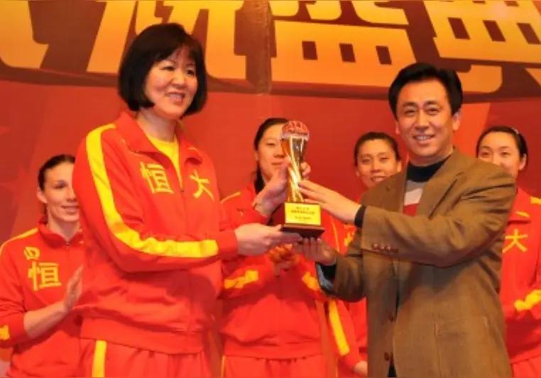 当下，正在全面批判许家印，2万亿的负债，无数的烂尾楼坑害了太多老百姓！这个毫无意