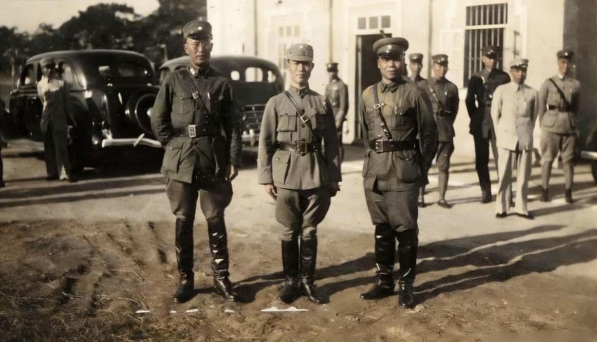 老照片：1936年，蒋介石的头号心腹陈诚和桂系三巨头中的李宗仁和白崇禧合影，拍摄
