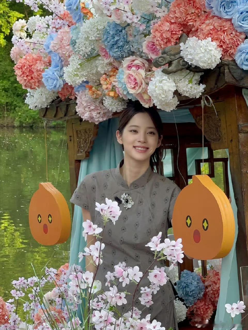 欧阳娜娜有自己的offer凭自身实力拿下专属offer，欧阳娜娜开启职场新体验