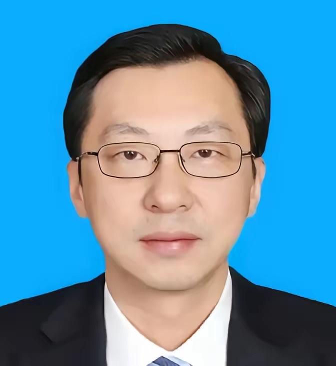 就在刚刚，重庆金融圈炸了——61岁的阮路被查，深耕金融系统三十多年，临到快退休却