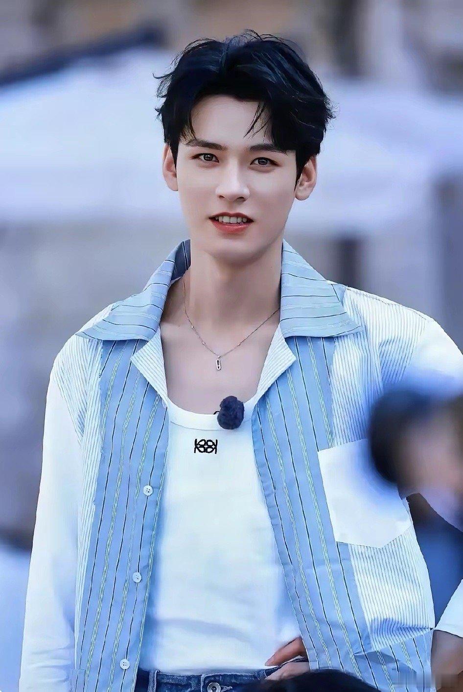 龚俊如今快被同期男明星给秒了不是没有原因的虽然他颜值身材双在线，待播剧也不少，但