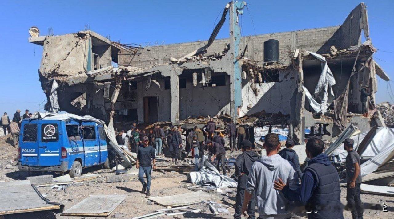 【以军在加沙地带发动大规模打击】半岛电视台周六报道，自凌晨以来，以色列