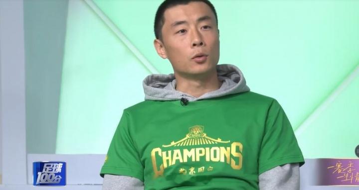 这段对话，哪句话应该着重划重点？主持：问一个很刺激的问题，欠薪吗？李磊：其实到现