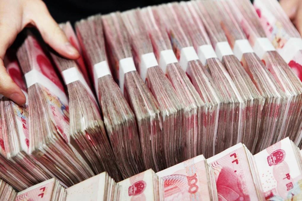 这里有一件很多人容易误解的事情。很多人以为人民币替代美元，只要中国经济总量超过