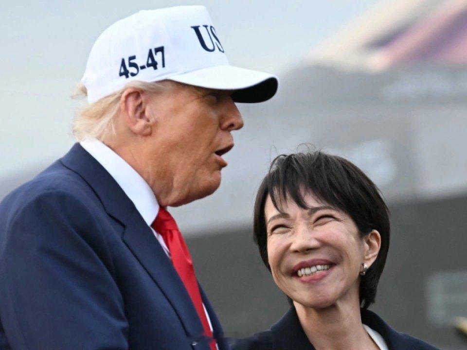 跪久了，就是这个样子。高市早苗演砸了​​​