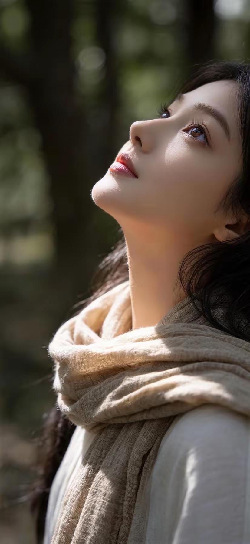 原来，承诺最轻，如人间一阵晚风。说的人，随口相送，听的人，却困在岁月秋冬
