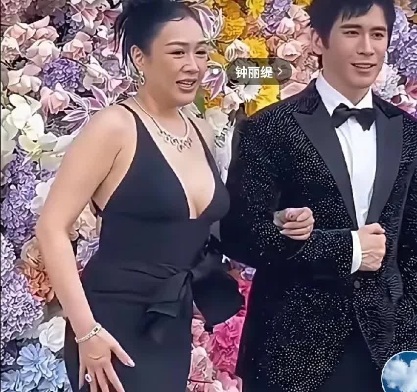 感觉钟丽缇老公总是一脸嫌弃的看她，不知道再过十年女的老了，男的还年轻，男的会不会