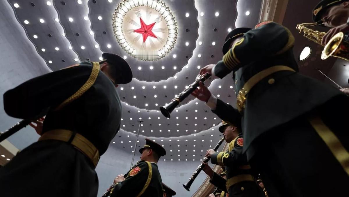 台：咱们这刚坐下谈“和平之旅”，规格给得这么高，怎么转头你家飞机又在外面转悠开了