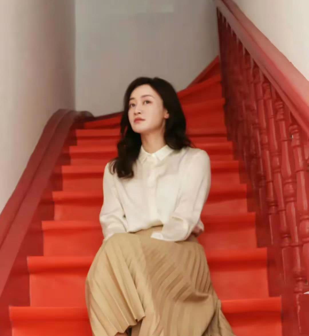 赵子琪，165cm，要是不涂指甲油就更美了，你们看看是不是呢？