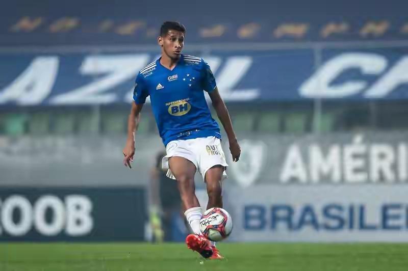 武汉三镇队冬训及引援动态！在武汉三镇队奔赴泰国开启第二阶段冬训的同时，让球迷担