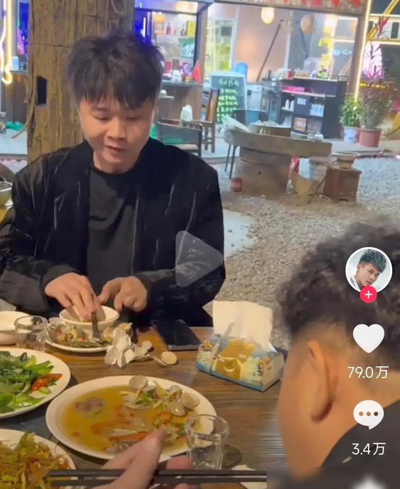 许华升把公司关了，一个人回村拍做饭视频。两千多万粉丝的广西初代网红，突然把几十人