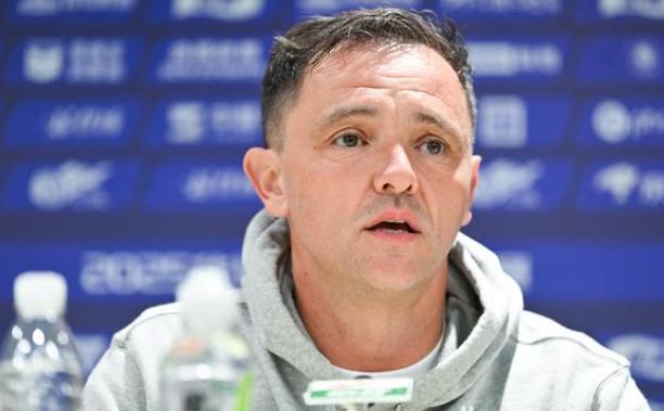 确认的告诉你，拉米罗不会续任！昨天夜里，北京国安的拉米罗离京，翻译和部分球迷