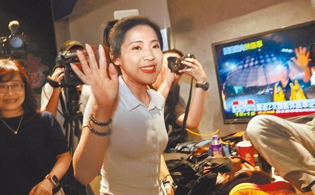 国民党主席将改选，徐巧芯表态：谁帮过我们就挺谁。背景不同，国民党内部世代和派