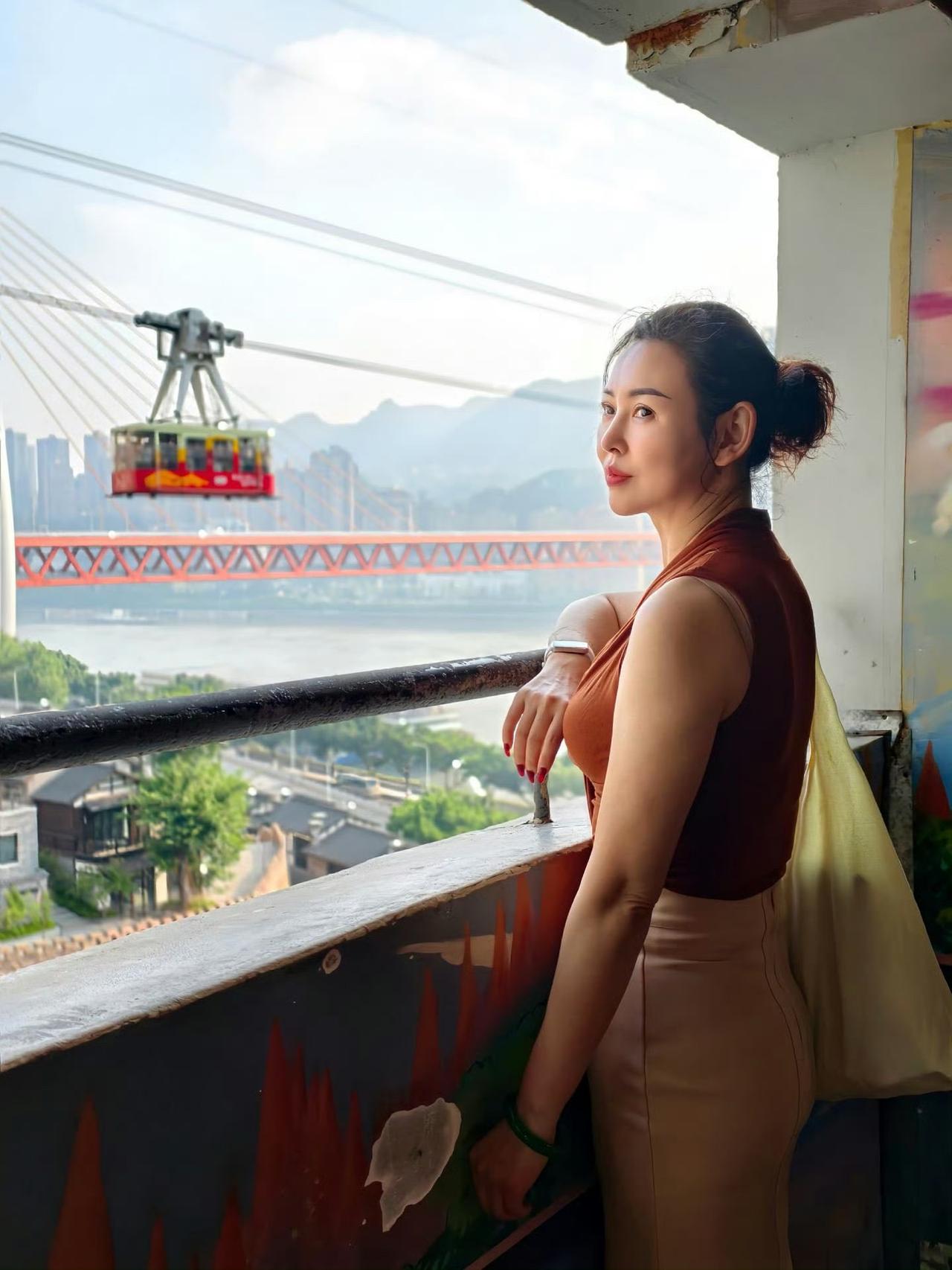 看着很有气质的阿姨，我找她要了联系方式，很愉快就给了🥵