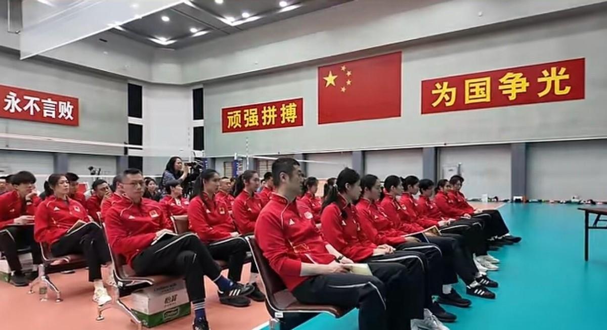 李盈莹归队了，但别想太多——她大概率不会上场打世联赛。不是能力不行，是脚踝爆发力
