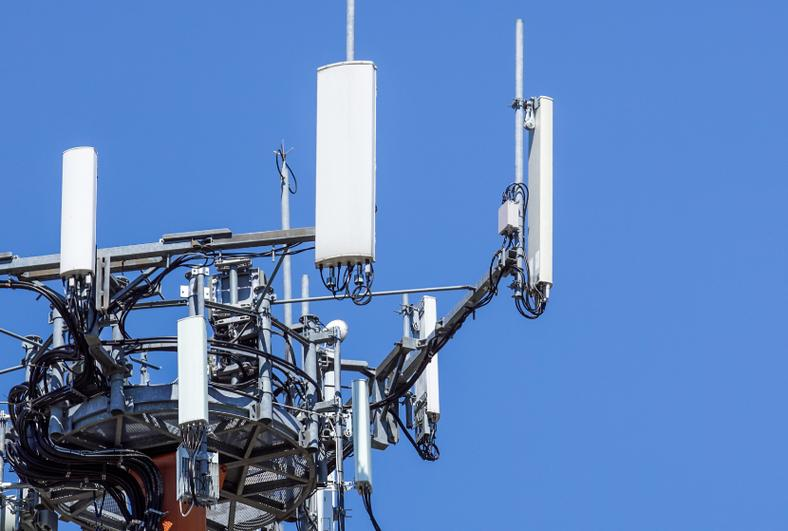 政府工作报告点名6G！从“卡脖子”到5G领跑，中国通信的逆袭太提气