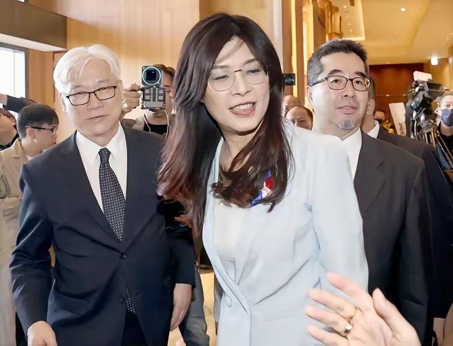 国民党新主席郑丽文突然官宣大动作！11月8日要去台北马场町祭拜吴石将军，这波操作