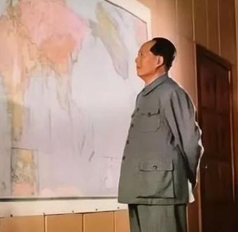 1951年，10万志愿军被美军包饺子，一向淡定自若的彭老总心急如焚连忙向毛主席求