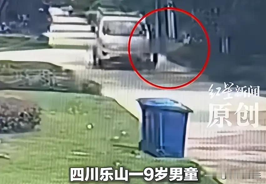太痛心！四川乐山，9岁男孩带着7岁妹妹下楼玩滑板车，父亲觉得小区人车分流，并无危