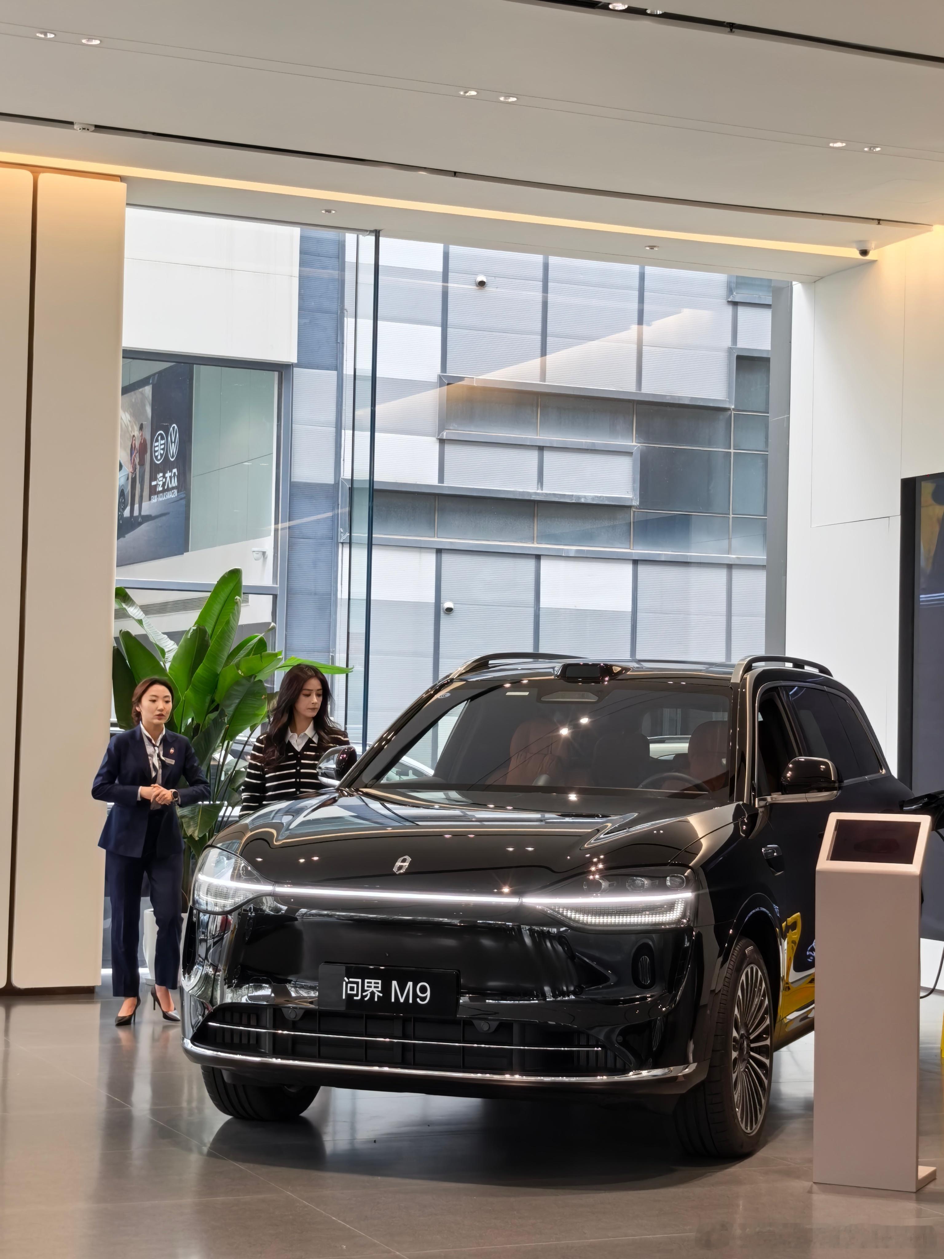 经确认蒋欣确实要买新车了可以这么说，目前国内50万以上豪华SUV，