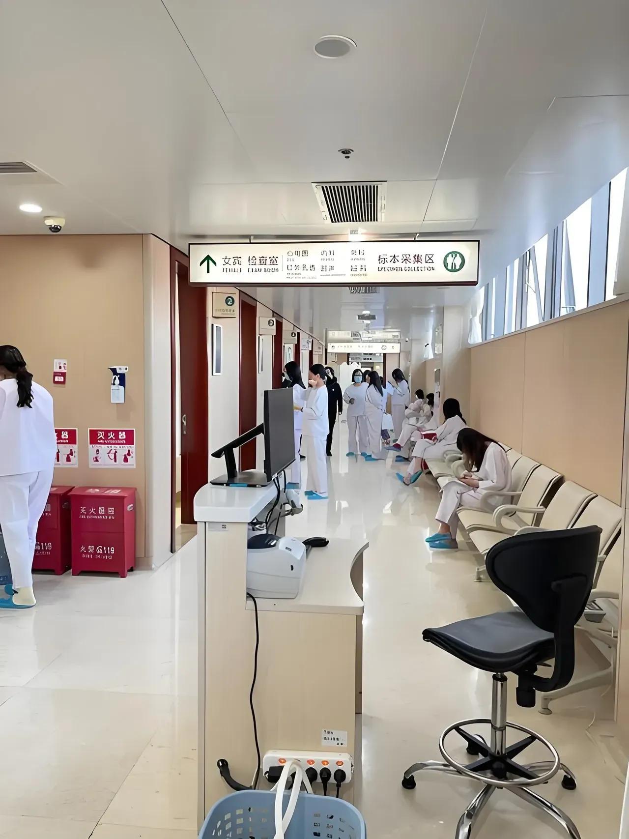我不怕死，所以，我敢进协和医院！5月3日，网友进入协和，没有遇到排队，看到的却