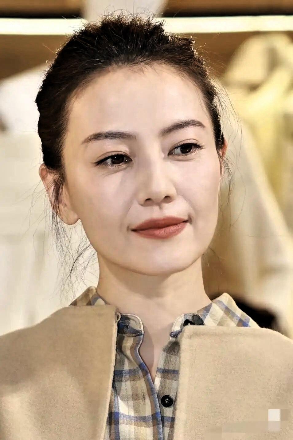 王晶评女星向来直戳要害唯独对高圆圆，夸得实在走心直言她演技不算顶尖，观众缘