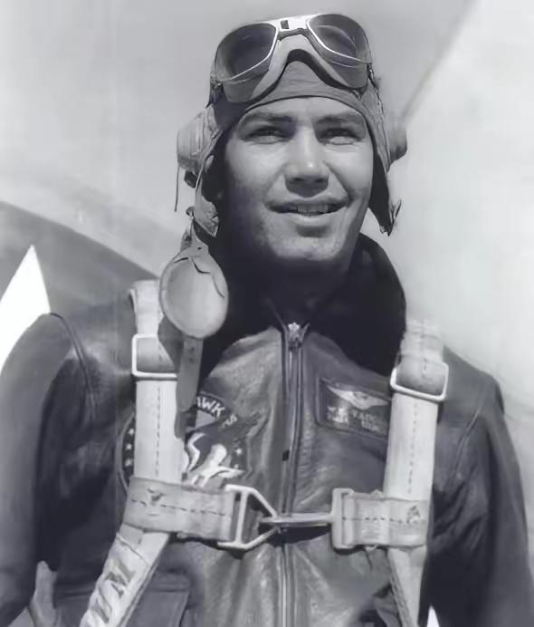 1945年5月，空袭日本本土的十几名美军飞行员被日军抓获，日酋横山勇下令处死其中