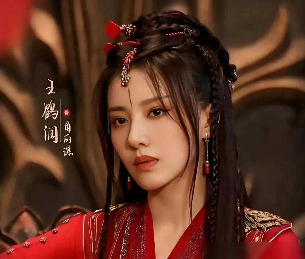 把《莲花楼》里疯批妖艳的角丽谯，硬生生化成个贴头皮、显老气的丫鬟，你说这妆造师图