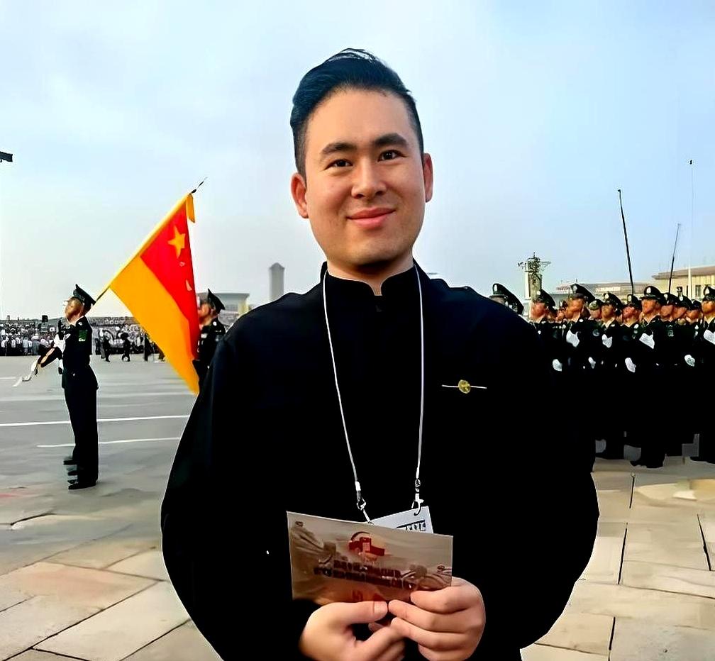 别只盯着馆长！台湾还有很多青年，比他更早、更刚地站在“统一第一线”！不可否