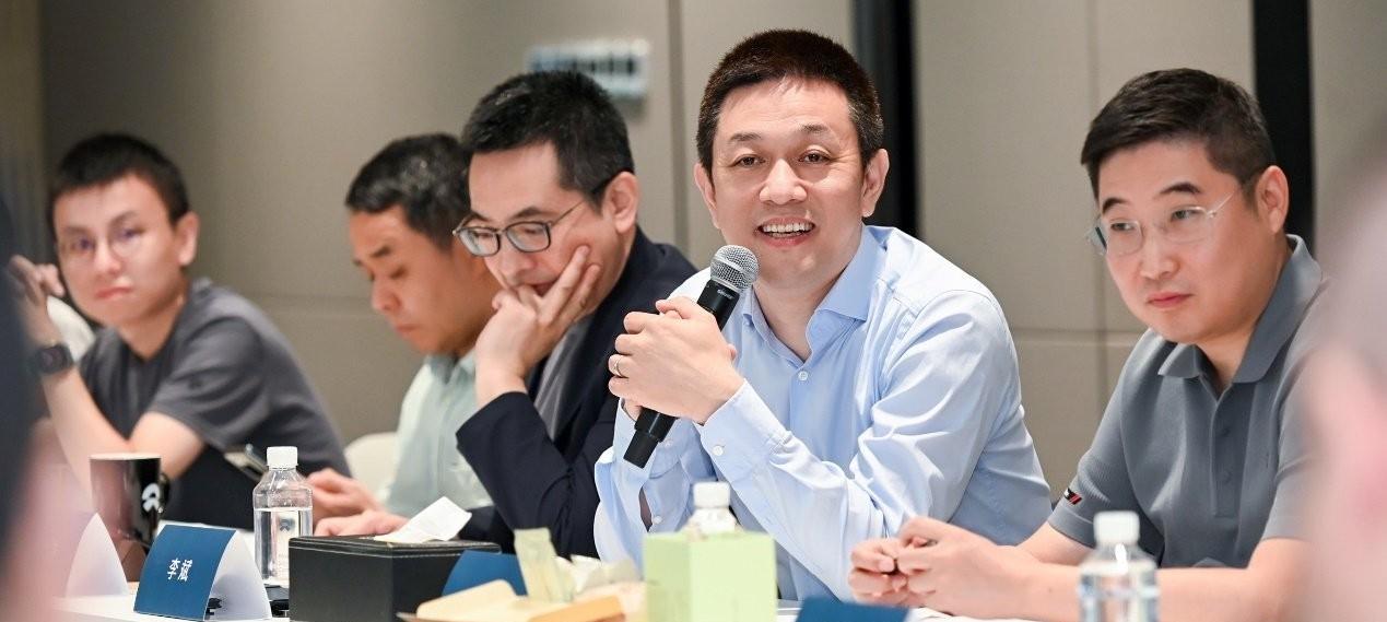 蔚来现金储备还剩260亿，按现在的烧钱速度，蔚来实际上也就一年安全经营时间，一年
