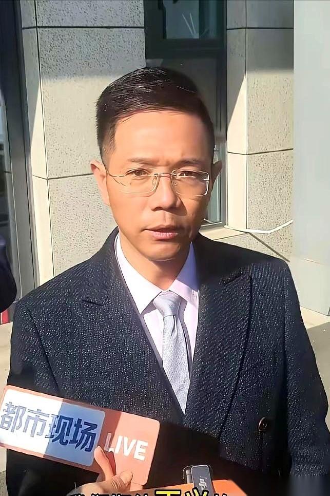 律师一句话，整个法庭估计都炸了。“凶器问题，根本就没解决！”我跟你说，这事儿