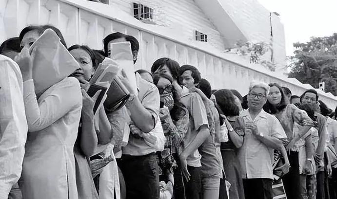 越南扔掉26万"垃圾"，中国捡回千亿财富。1978年，越南做了一个让他们后悔半个