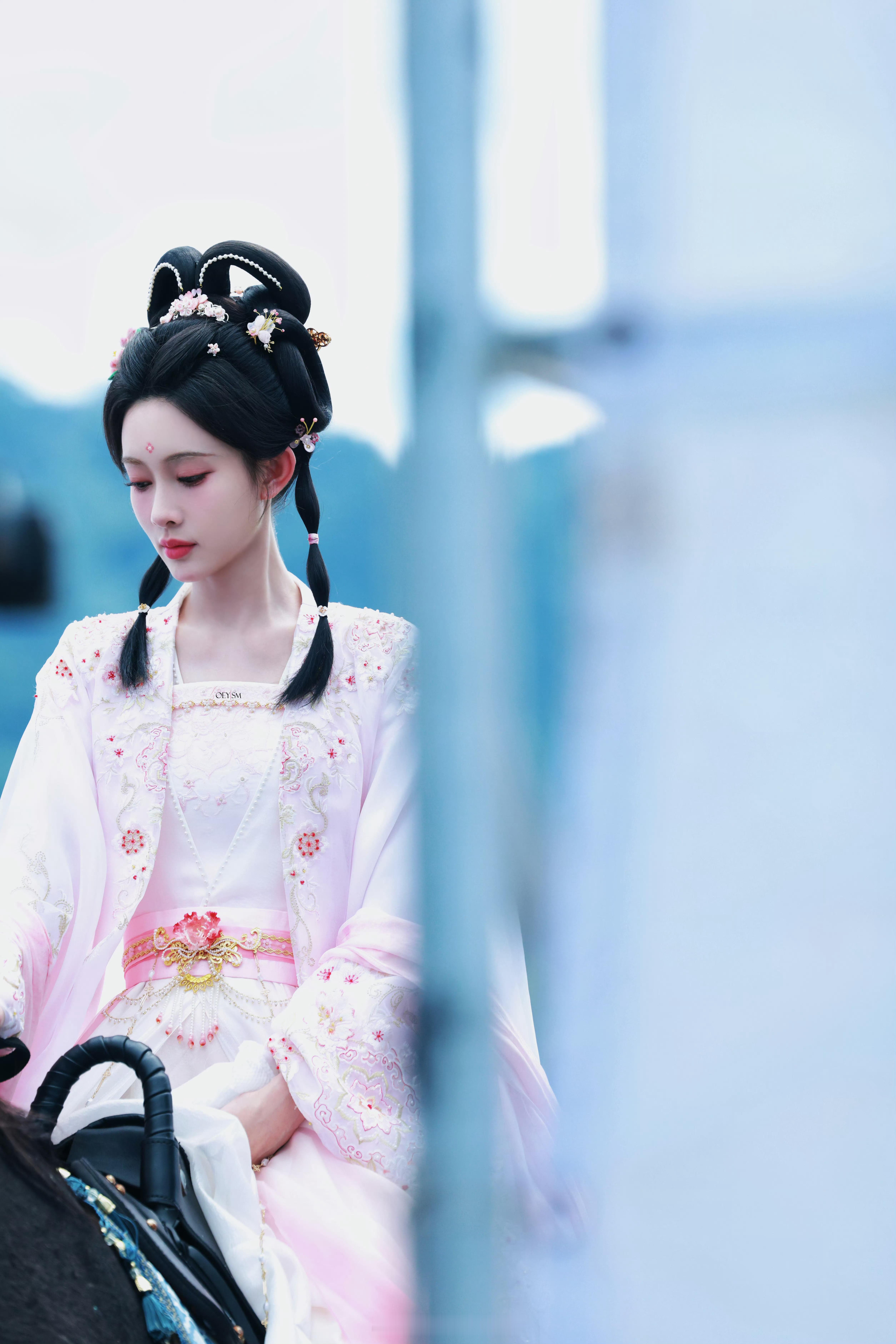 孟子义尚公主这妆造好看吗？你们觉得怎么样呢？[doge]黄薇尚公主妆造​​​