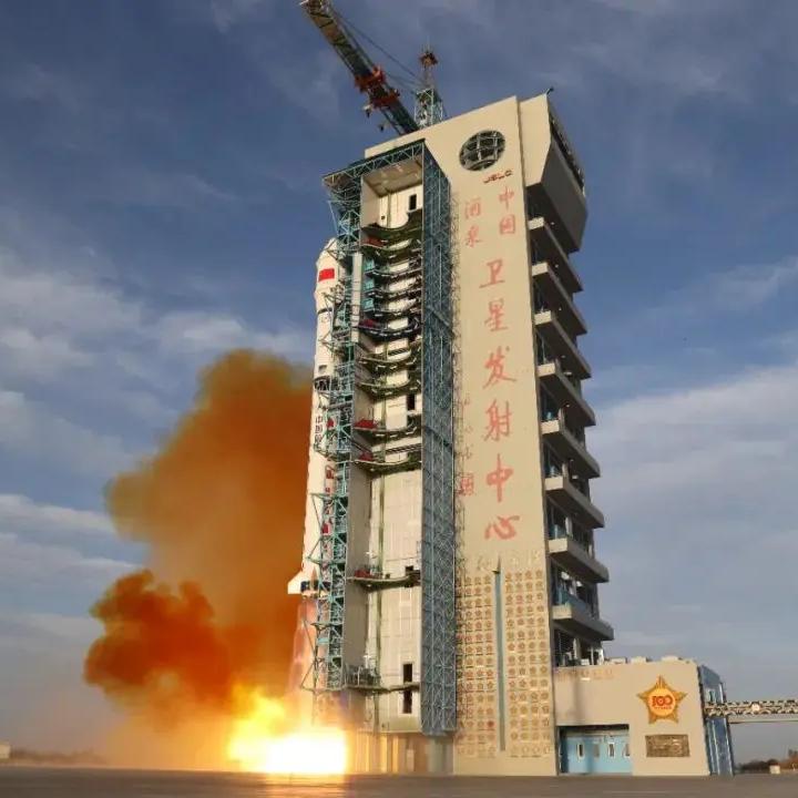 10月13日的这次发射也许会有新的突破。18时整“长征二号丁”运载火箭点火发射，