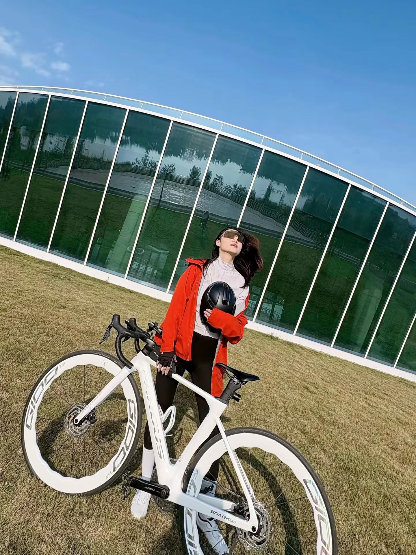 爱生活爱骑行女骑运动风外拍<...